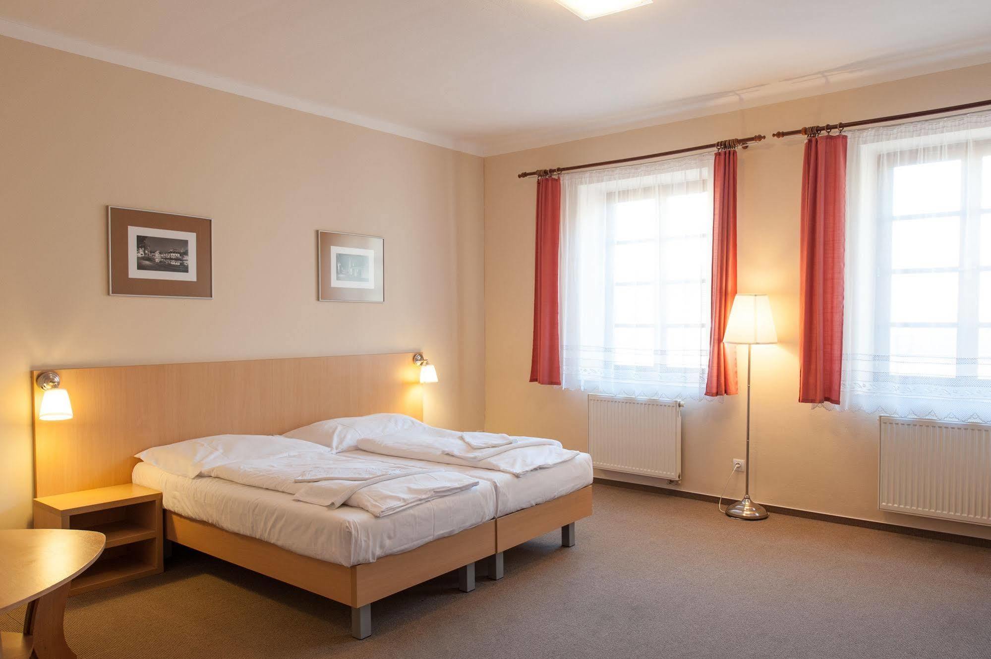 Hotel v Centru Ceske Budejovice Buitenkant foto